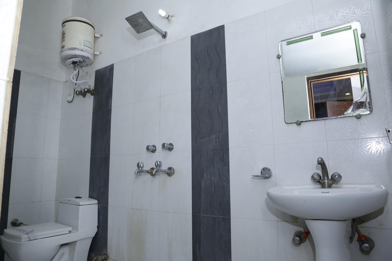 Vishal Hotel By Comfort Rooms ニューデリー エクステリア 写真