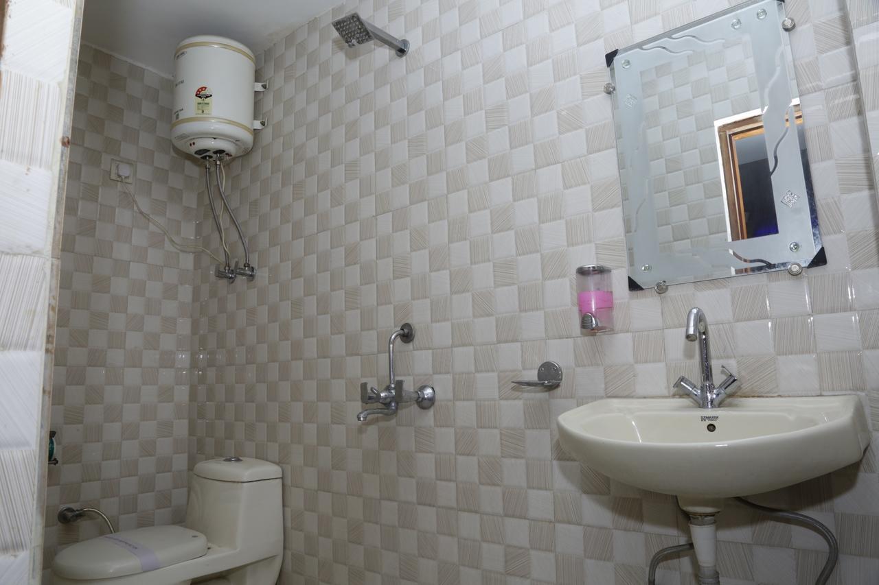 Vishal Hotel By Comfort Rooms ニューデリー エクステリア 写真